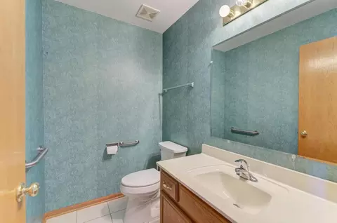 Bath - 19458 Manchester Dr, Mokena, IL 60448 photo 1 of 4