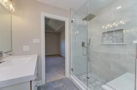 Bath - 19458 Manchester Dr, Mokena, IL 60448 photo 4 of 4