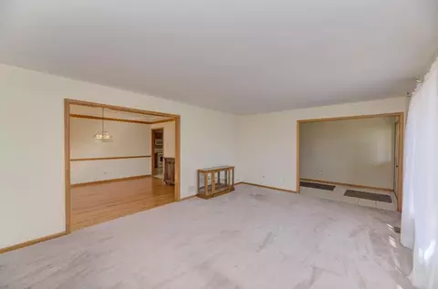 Living - 19458 Manchester Dr, Mokena, IL 60448 photo 2 of 6