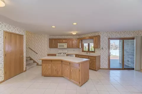 Kitchen - 19458 Manchester Dr, Mokena, IL 60448 photo 4 of 4