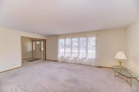 Living - 19458 Manchester Dr, Mokena, IL 60448 photo 3 of 6