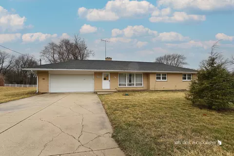 40798 N Forest View Rd, Wadsworth, IL 60083