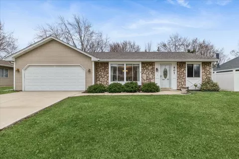 507 N Clearwater St, Roselle, IL 60172