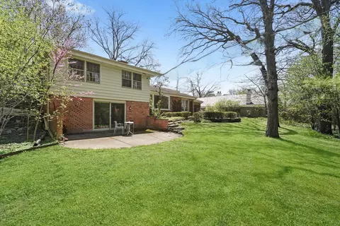 524 Forest Hill Rd, Lake Forest, IL 60045