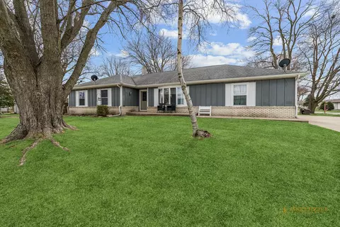 9712 Jean Dr, Hebron, IL 60034