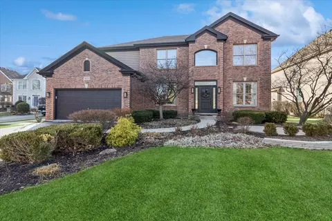 909 King Edward Ave, Saint Charles, IL 60174