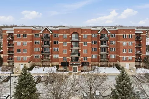 3401 N Carriageway Dr #208, Arlington Heights, IL 60004