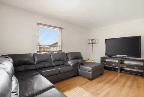 Living - 415 Garfield Rd, Ingleside, IL 60041 photo 1 of 2