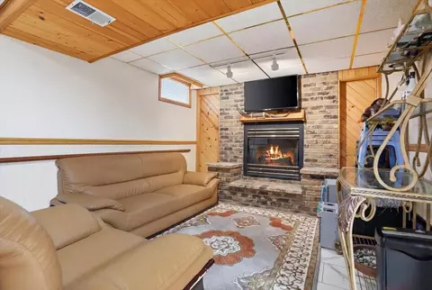 Living - 415 Garfield Rd, Ingleside, IL 60041 photo 2 of 2