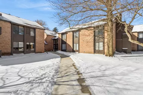 740 Saint Andrews Ln #35, Crystal Lake, IL 60014