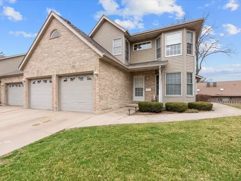 163 Mclaren Dr N #163, Sycamore, IL 60178