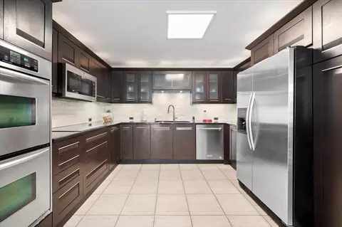Kitchen - 110 E Delaware Pl #404, Chicago, IL 60611 photo 1 of 2