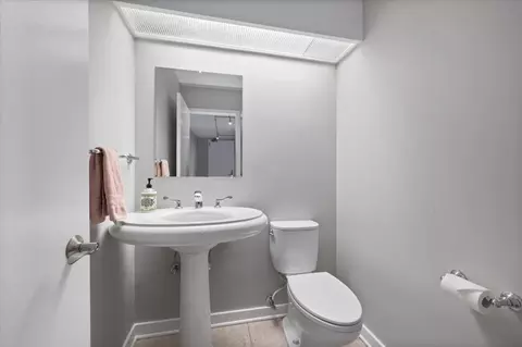 Bath - 110 E Delaware Pl #404, Chicago, IL 60611 photo 1 of 3