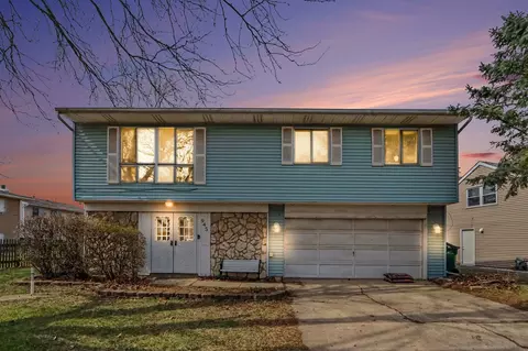 945 Surrey Ct, Joliet, IL 60431