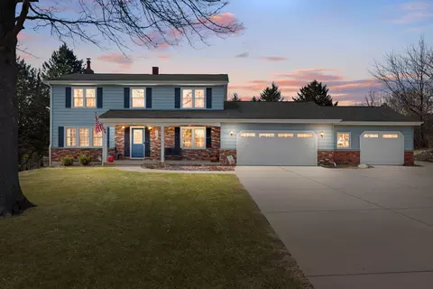 27942 N Lakeview Cir, Mchenry, IL 60051