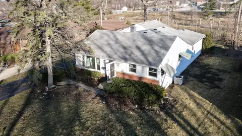 2814 Cardinal Dr, Rolling Meadows, IL 60008