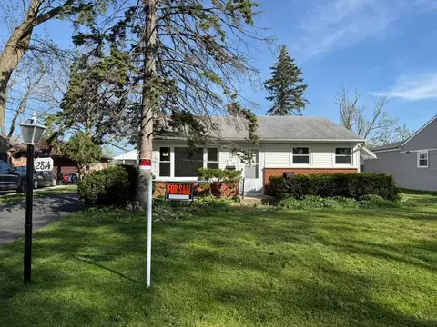 2814 Cardinal Dr, Rolling Meadows, IL 60008