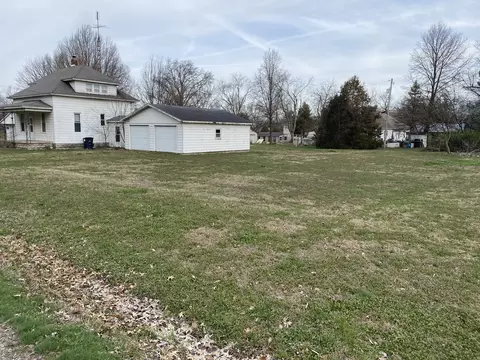 210 Rolston St, Centralia, IL 62801 photo 2