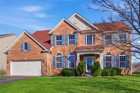 1718 Belcourt Ln, Elgin, IL 60120