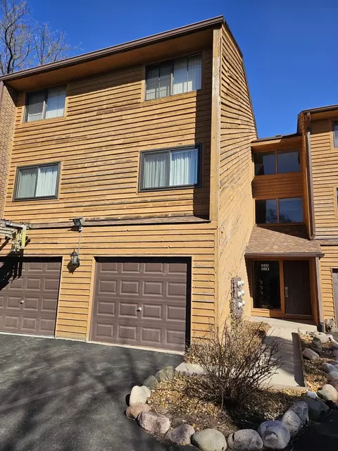 9551 Arrowhead Dr #2F, Hickory Hills, IL 60457