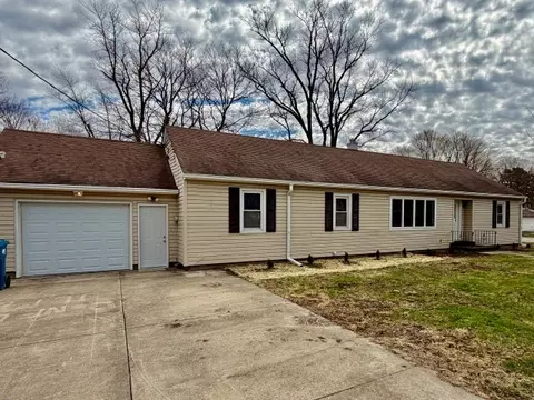 109 S Elm St, Lexington, IL 61753