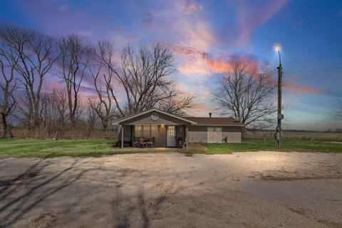 11047 Boadies Lazy Acres Ln, Trenton, IL 62293