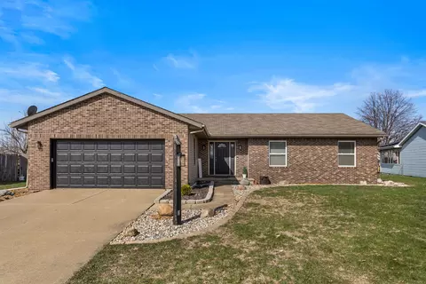509 Crestwood Dr, Champaign, IL 61822