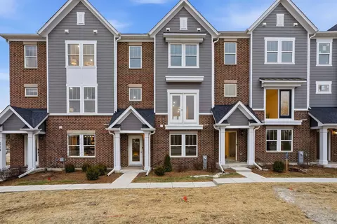 240 Warren Ln #11348, Schaumburg, IL 60193