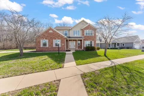 1808 Blue Bird Dr, Mahomet, IL 61853