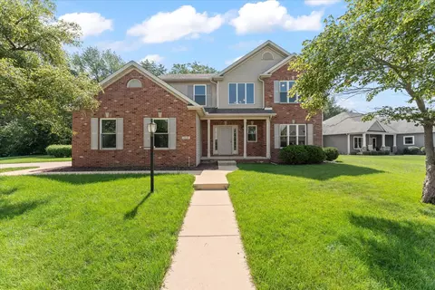 1808 Blue Bird Dr, Mahomet, IL 61853