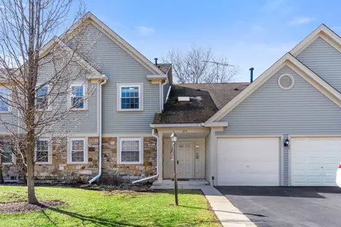210 Dublin Ln #V2, Schaumburg, IL 60194