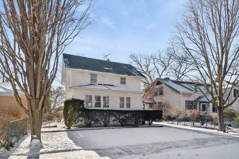 2233 W Greenleaf Ave, Chicago, IL 60645