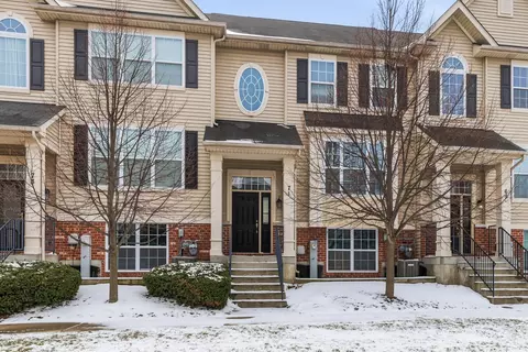 71 Melrose Ct, South Elgin, IL 60177