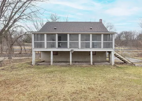 25199 182nd St, Pleasant Valley, IA 52767