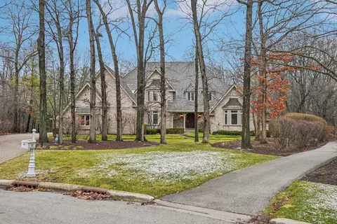 14 Briarwood Ln, Lincolnshire, IL 60069