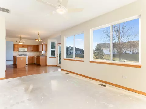Living - 21539 W Empress Ln, Plainfield, IL 60544 photo 5 of 6