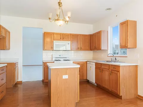 Kitchen - 21539 W Empress Ln, Plainfield, IL 60544 photo 3 of 5