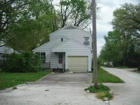 405 S 4th St, Fairbury, IL 61739