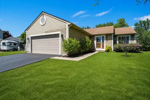2212 Oak Leaf Ct, Lake Villa, IL 60046