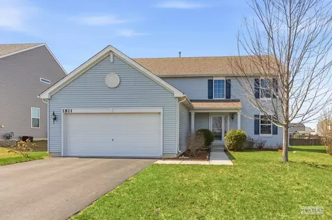 1811 Flagstone St, Joliet, IL 60431