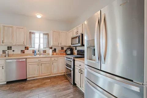 Kitchen - 14401 Capital Dr, Plainfield, IL 60544 photo 2 of 5