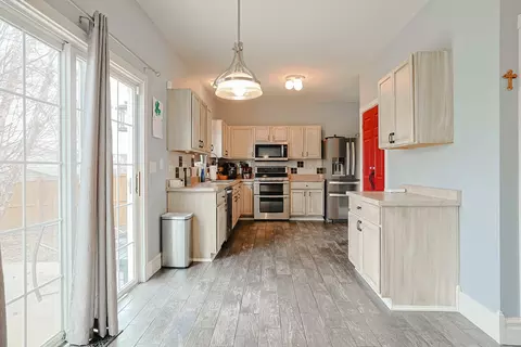 Kitchen - 14401 Capital Dr, Plainfield, IL 60544 photo 5 of 5