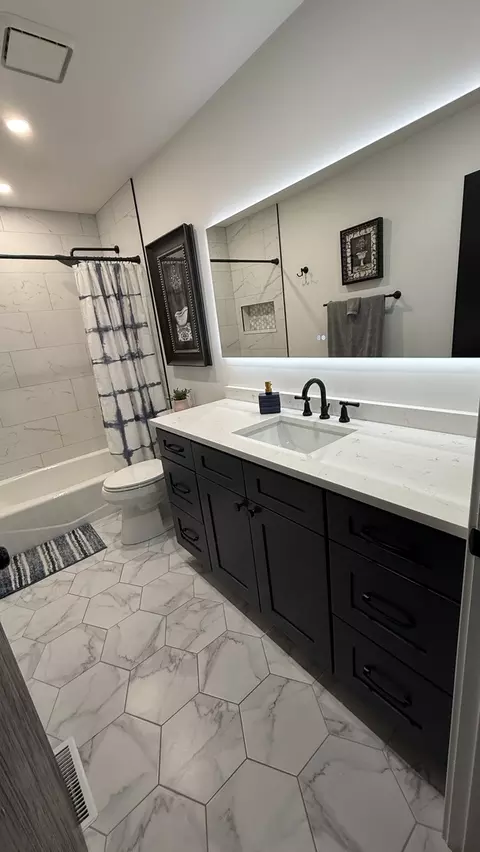 Bath - 4948 145th St, Midlothian, IL 60445 photo 6 of 9
