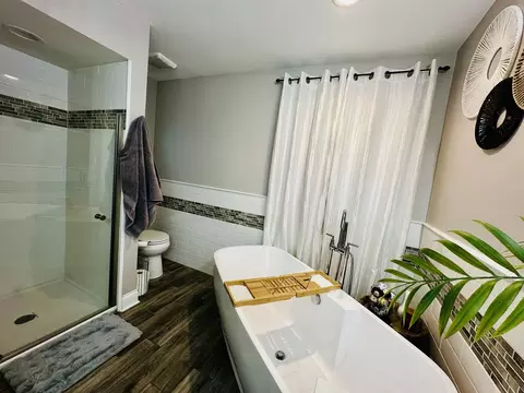 Bath - 4948 145th St, Midlothian, IL 60445 photo 2 of 9