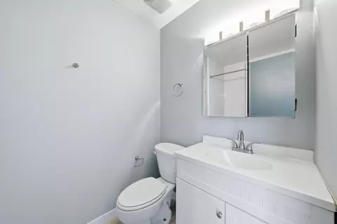 Bath - 5 E Carriageway Dr #308, Hazel Crest, IL 60429 photo 1 of 4