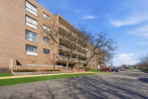 5 E Carriageway Dr #308, Hazel Crest, IL 60429