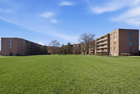 Exterior - 5 E Carriageway Dr #308, Hazel Crest, IL 60429 photo 4 of 5