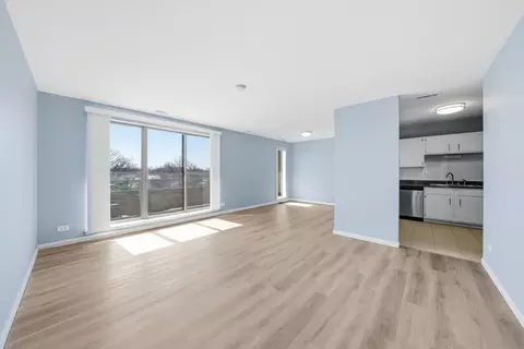 Living - 5 E Carriageway Dr #308, Hazel Crest, IL 60429 photo 2 of 5