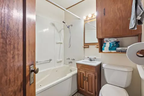 Bath - 2748 12th Ave, Moline, IL 61265 photo 1 of 2