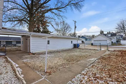 Exterior - 2748 12th Ave, Moline, IL 61265 photo 3 of 7